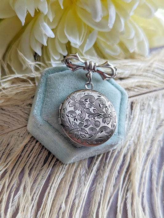 Silver round floral etched locket brooch pin by Papillion Era