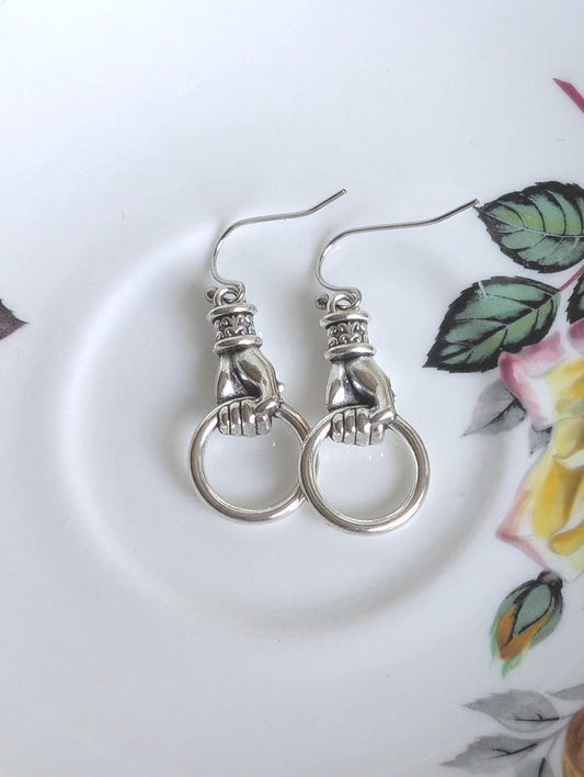 Boucles d'oreilles main victorienne – Bijoux de style gothique vintage en argent