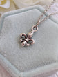 Collier délicat Fleur de Lys, Bijoux franco-canadiens