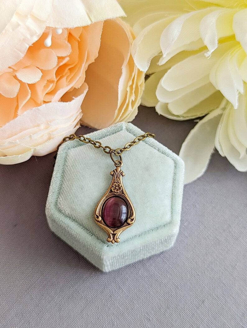 Sapphire Blue Cabochon Pendant: Vintage Regency Style Necklace