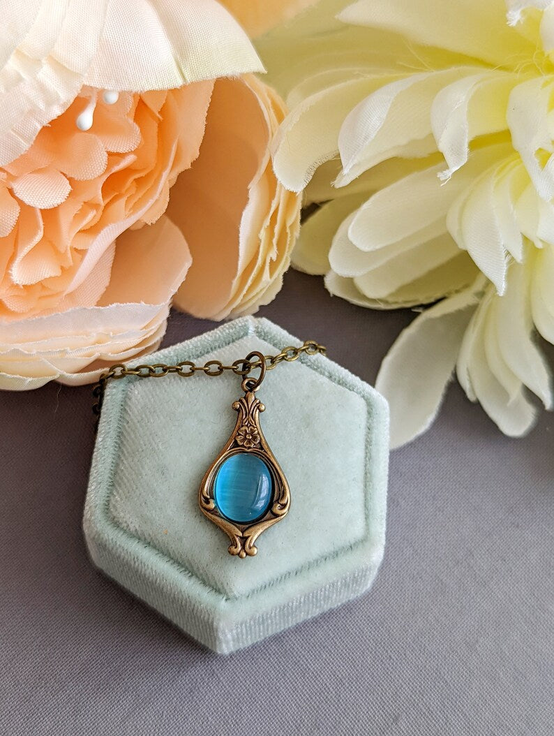 Sapphire Blue Cabochon Pendant: Vintage Regency Style Necklace