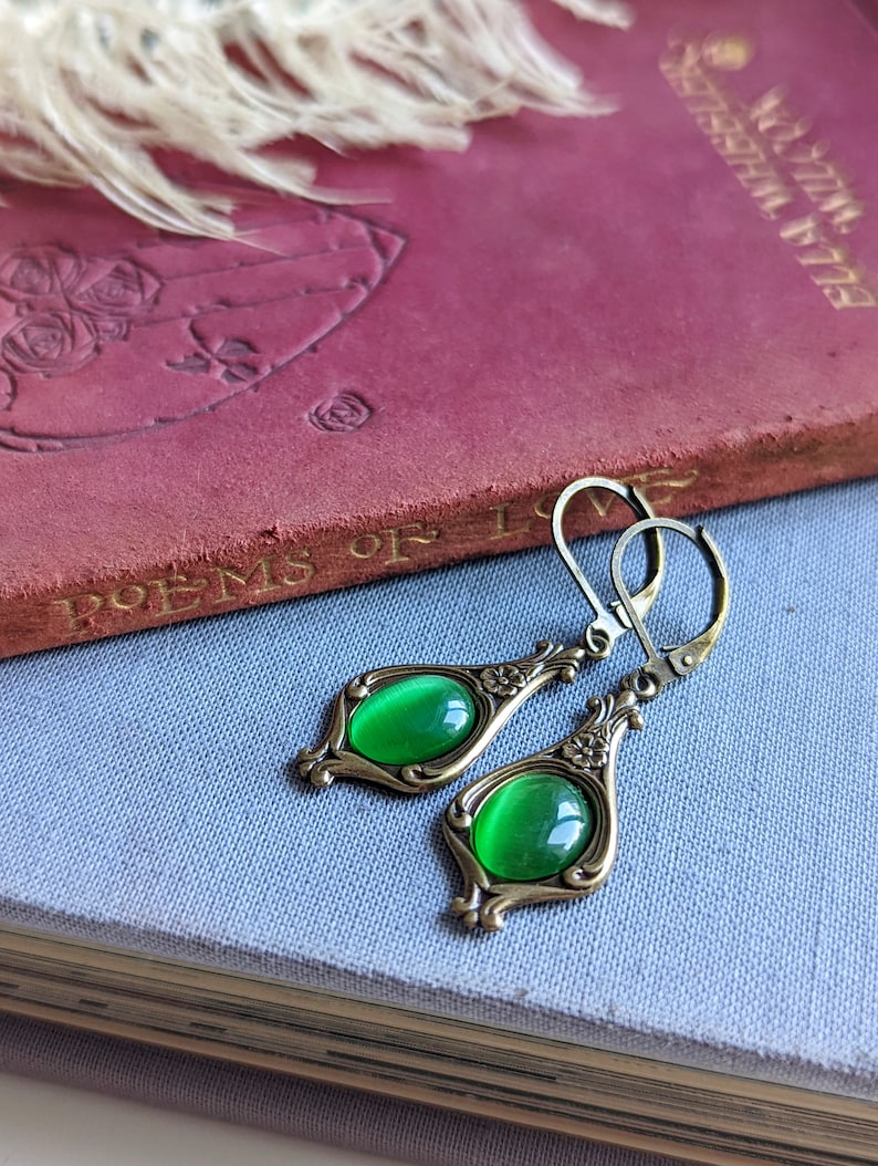 Victorian Green Dangle Earrings – Emerald Cats Eye, Vintage Style