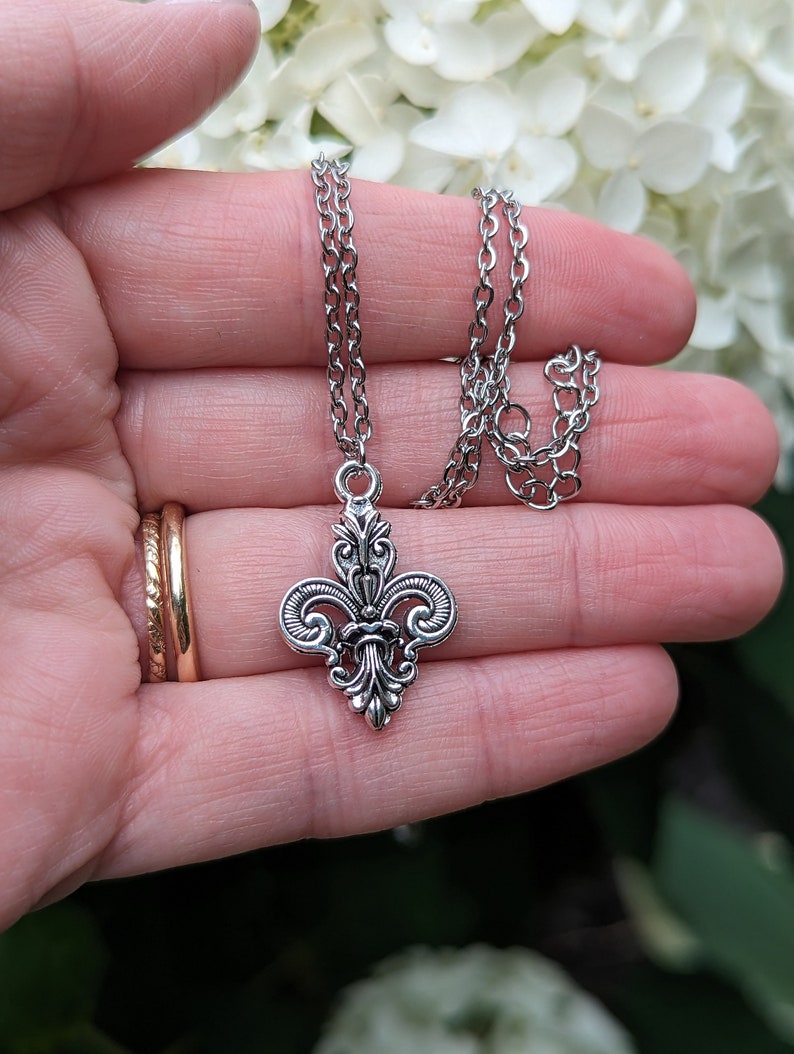 Pewter Fleur De Lis Necklace: French Themed Mardi Gras Jewelry