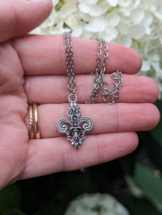 Pewter Fleur De Lis Necklace: French Themed Mardi Gras Jewelry