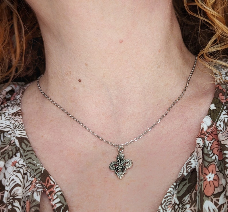 Pewter Fleur De Lis Necklace: French Themed Mardi Gras Jewelry