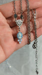 Collier pendentif camée bleu avec opales rose pâle, bijoux victoriens