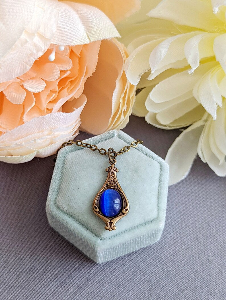 Sapphire Blue Cabochon Pendant: Vintage Regency Style Necklace