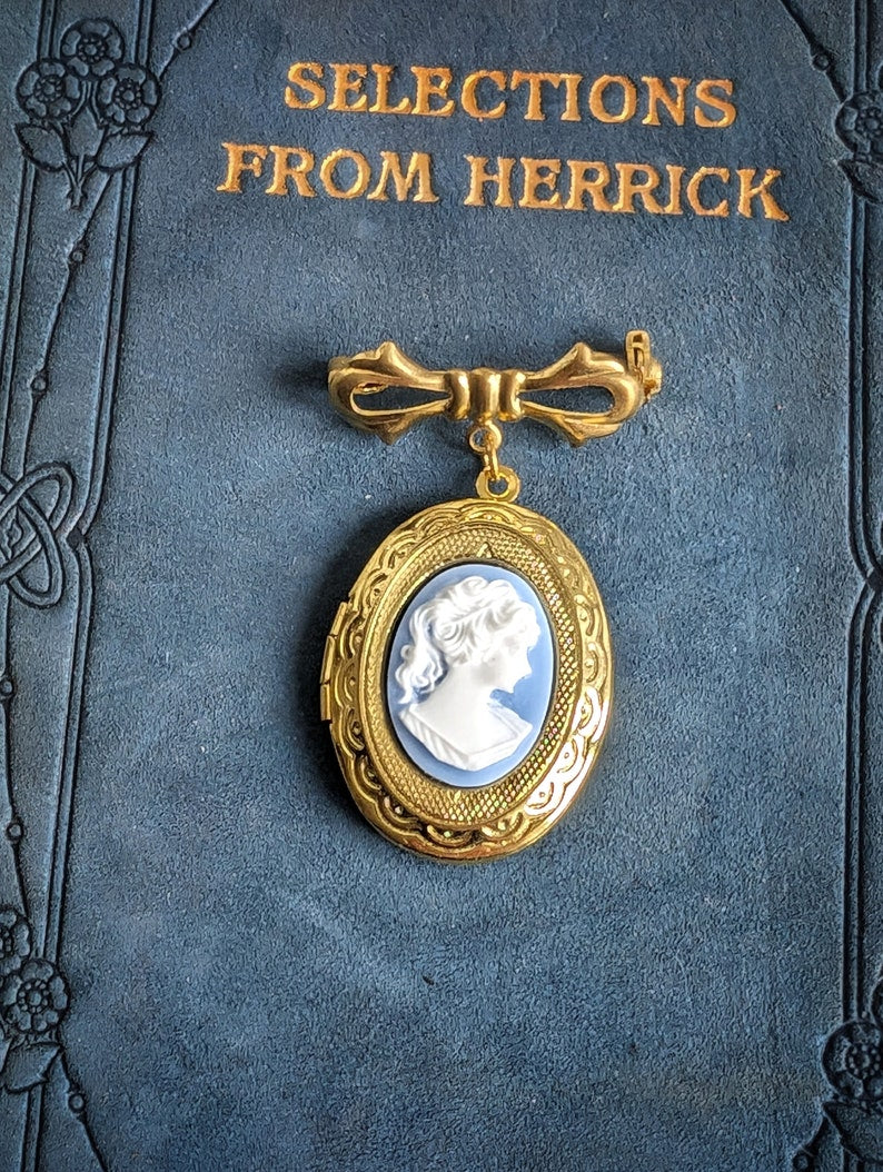Gold Cameo Locket Brooch: Vintage Style Bridal Bouquet Charm