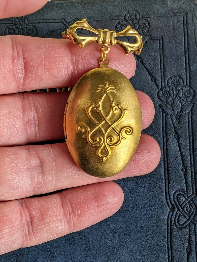 Oval Embossed Brass Locket Brooch: Vintage Style Bridal Bouquet Charm