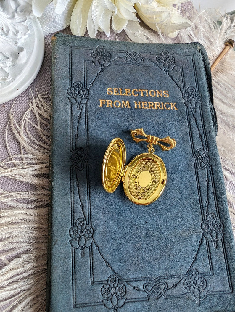 Gold Cameo Locket Brooch: Vintage Style Bridal Bouquet Charm