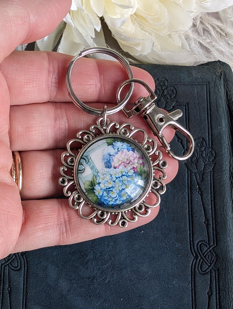 Porte-clés Fleur d'Hortensia : Bijou de Sac Botanique, Cadeau pour Amoureux de la Nature