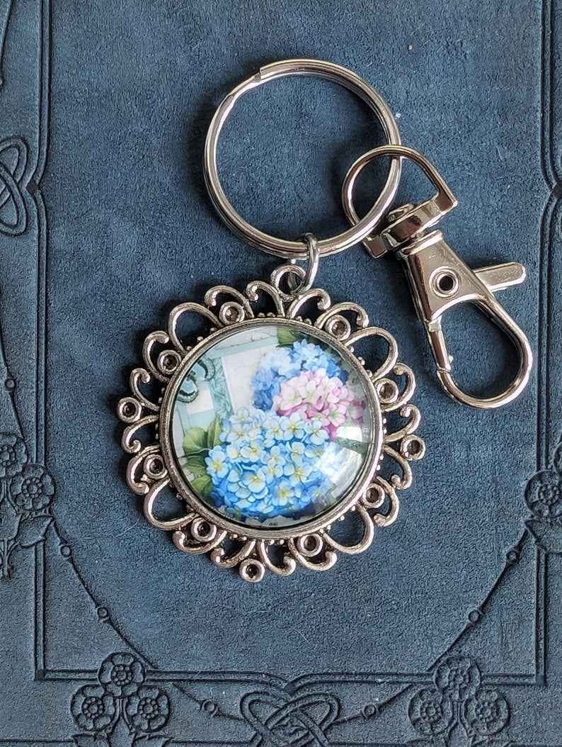 Porte-clés Fleur d'Hortensia : Bijou de Sac Botanique, Cadeau pour Amoureux de la Nature
