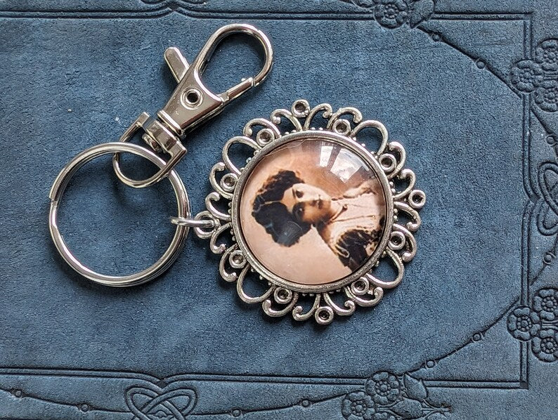 Vintage Woman Portrait Keychain: Retro Fashion Bag Charm