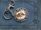 Porte-clés oiseau d'inspiration vintage : breloque de sac personnalisée avec initiale