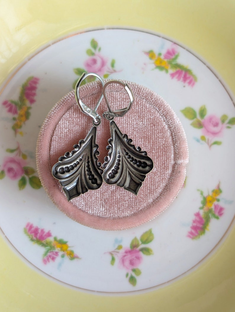 Art Deco Silver Earrings – Antiqued Vintage Style Dangle Jewelry