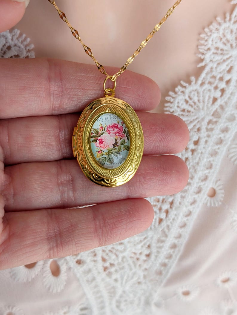 Golden Floral Locket Necklace: Vintage Inspired Photo Keepsake