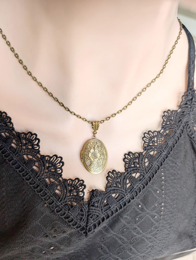 Floral Embossed Oval Locket Necklace: Vintage Style Keepsake Jewelry