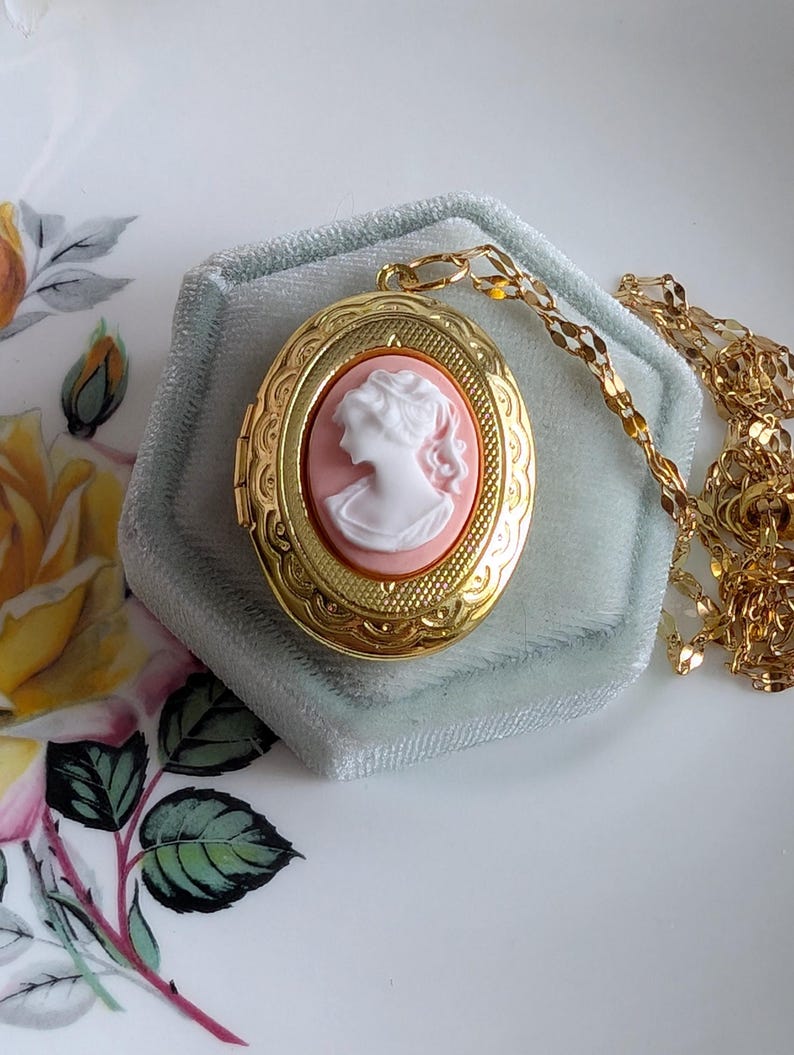 Oval Cameo Locket Necklace: Golden Vintage Style Keepsake