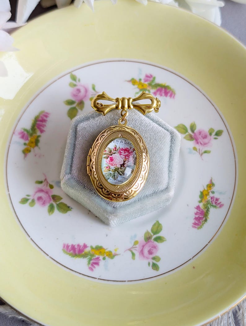 Gold Floral Locket Brooch: Vintage Style Wedding Bouquet Charm