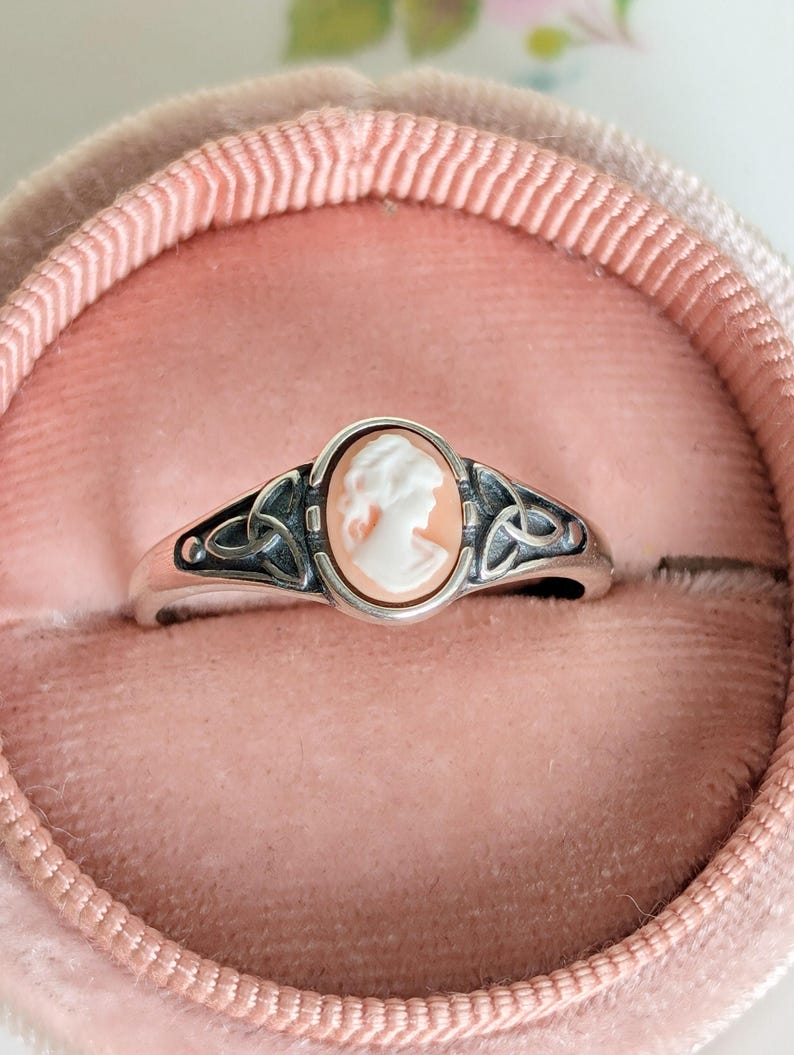 925 Sterling Silver Celtic Knot Cameo Ring - Heritage Style Jewelry with a white on peach cameo in a pink jewelry box