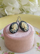 Boucles d'oreilles Camée Fleur Ivoire : Style Gothique Vintage Noir, Monture Dormeuse