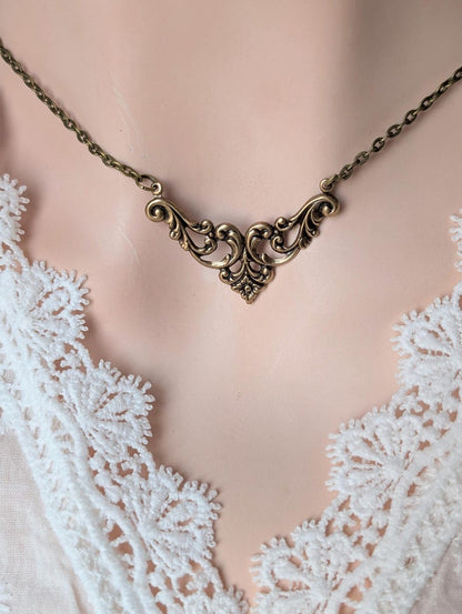 Collier ras-du-cou en laiton vieilli ajouré, Bijoux vintage faits à la main