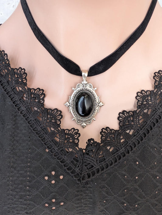 Gothic Black Obsidian Choker – Silver Vintage Pendant, Velvet Ribbon