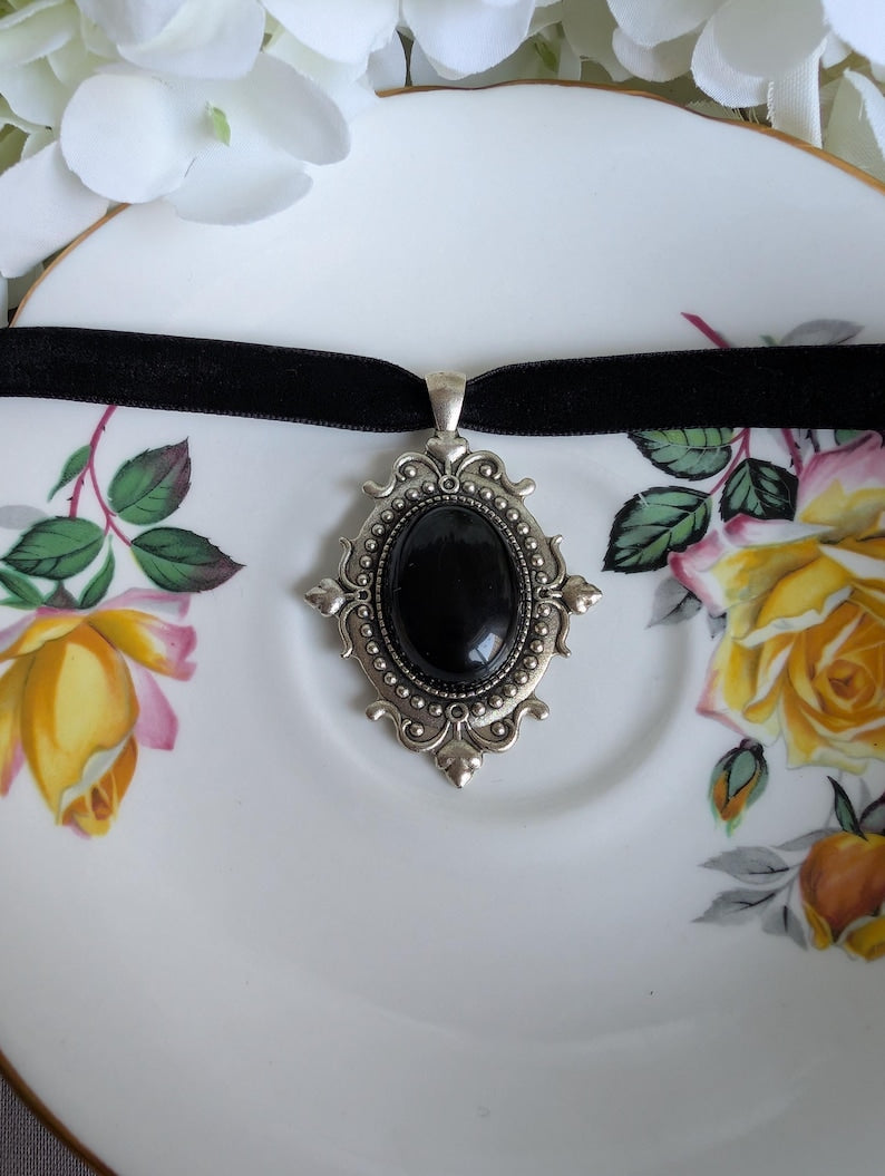 Gothic Black Obsidian Choker – Silver Vintage Pendant, Velvet Ribbon