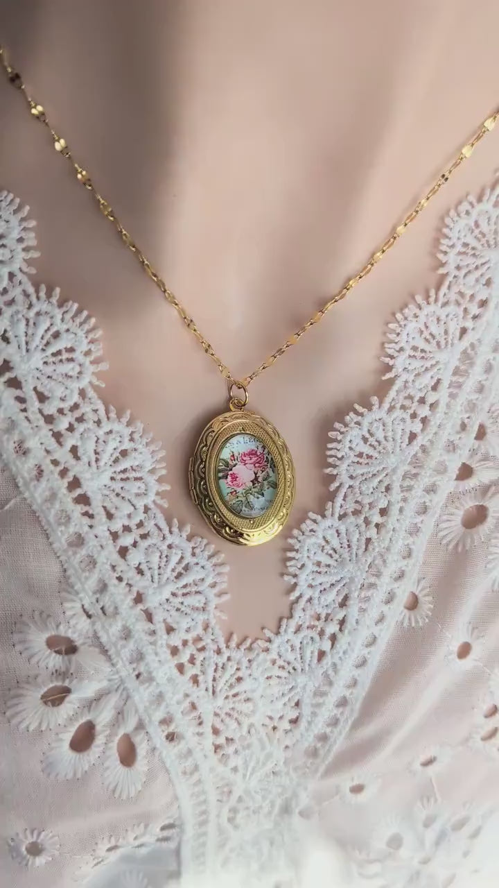 Golden Oval Floral Locket Necklace with Vintage Style Lip Chain