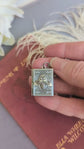 Collier médaillon livre Abeille, Pendentif breloque délicate en argent, Cadeau pour lectrice