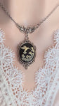 Collier Camée Colibri : Pendentif Gothique en Argent Antique