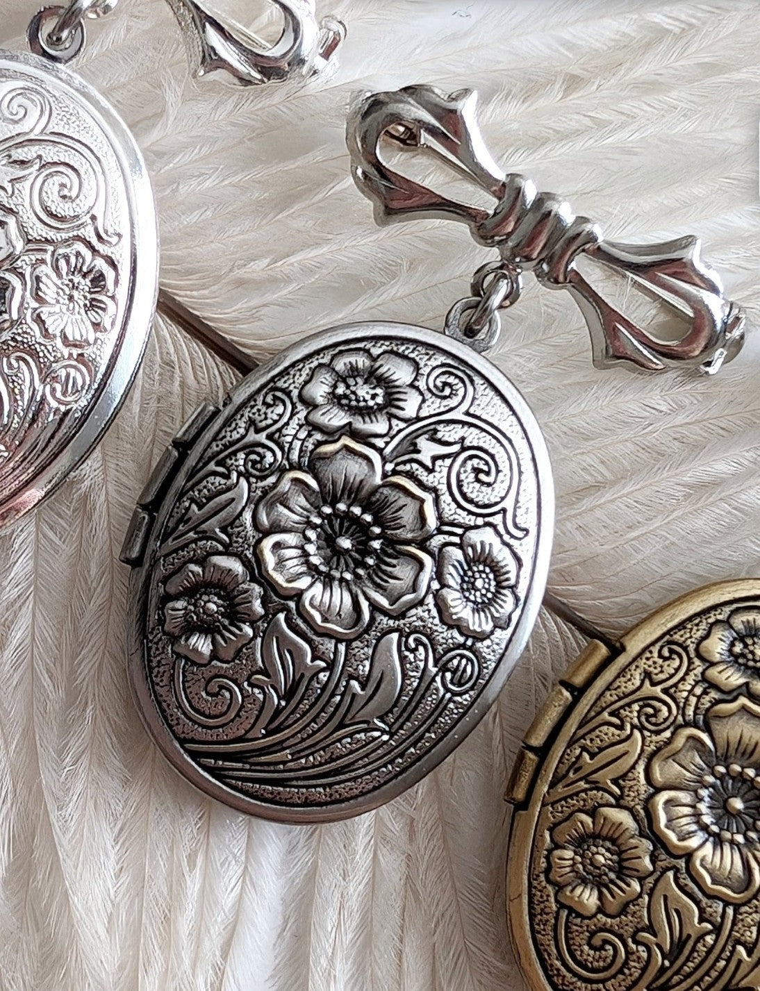 Embossed Floral Locket Brooch: Vintage Style Bridal Bouquet Charm