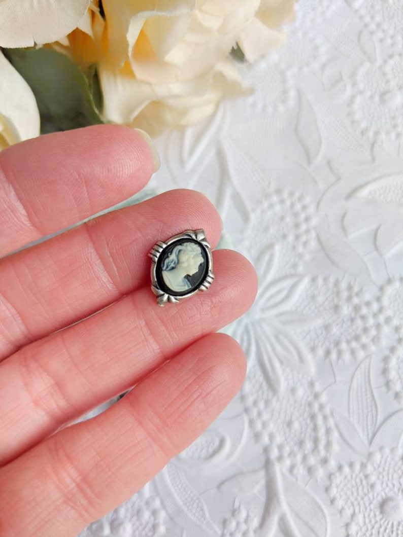 Art Deco Cameo Post Earrings - Vintage Style Hypoallergenic Stainless Steel Studs