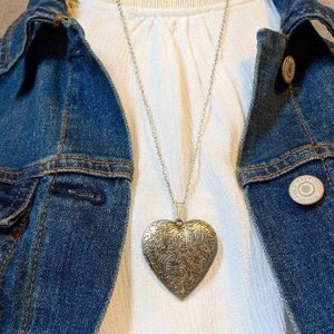 Bee Locket Necklace, Gold Heart Locket Necklace, Honey Bee Necklace, Mothers Day Gift for Her