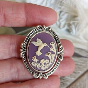 Black Hummingbird Brooch, Bird Pin, Nature Jewelry Cameo Brooch, Gift for Avian Veterinarian, Audubon Society Member