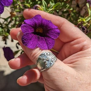 Spoon Ring with Bee, Adjustable Boho Ring, Trendy Thumb ring, Plated Silver Ring,  Statement Jewelry Gift for her Birthday, Bee Jewelry