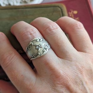 Spoon Ring with Bee, Adjustable Boho Ring, Trendy Thumb ring, Plated Silver Ring,  Statement Jewelry Gift for her Birthday, Bee Jewelry