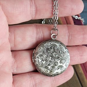 Silver Locket For Women, Round Locket Necklace, Floral Locket, Photo Locket, Victorian Locket, Gift for Her