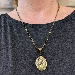 Oval Locket Necklace, Vintage Style Floral Embossed Locket, Chunky Chain Necklace, Wife Keepsake Jewelry Gift for Her Anniversary