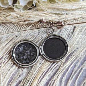 Embossed Silver Locket Brooch, Round Bridal Bouquet Charm, Vintage Style Wedding Memory Pin, Bride Gift