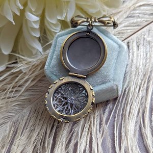 Filigree Locket Brooch, Bridal Bouquet Charm, Round Locket Pin, Vintage Style, Wedding Memory Pin, Bride Wedding Gift for Her