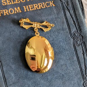 Gold Plated Oval Locket Brooch, Bridal Bouquet Charm, Embossed Floral Locket, Vintage Style, Wedding Memory Pin, Bride Wedding Gift