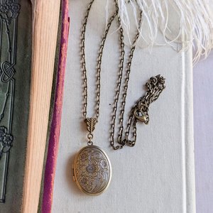 Floral Embossed Oval Locket Necklace: Vintage Style Keepsake Jewelry