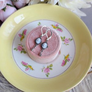 Dainty Blue & White Cameo Necklace, Silver Vintage Leaf Design Pendant, Victorian Style Jewelry, Historical Costume