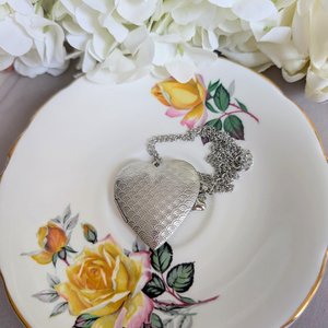 Silver Plated Heart Locket Necklace – Art Deco Engraved Pendant, Vintage Style Jewelry Gift for Her