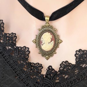 Gothic Cameo Choker Necklace – Vintage Setting on Black Velvet Ribbon