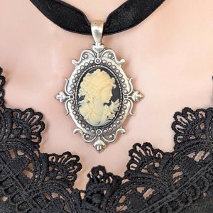 Gothic Cameo Choker Necklace – Vintage Setting on Black Velvet Ribbon