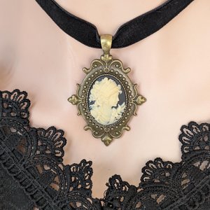 Gothic Cameo Choker Necklace – Vintage Setting on Black Velvet Ribbon