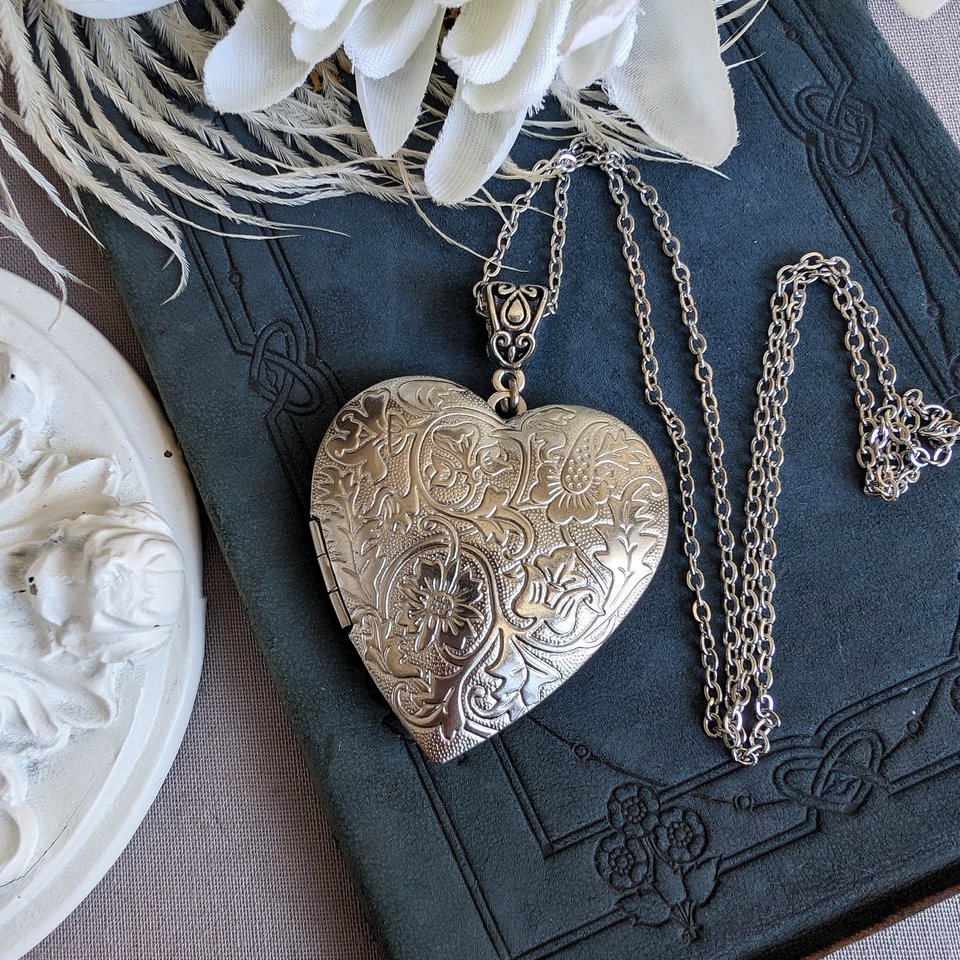 Valentines Day Gift, Silver Heart Locket Necklace, Antique Silver Necklace, Etched Floral Locket, Memory Necklace, Photo Locket