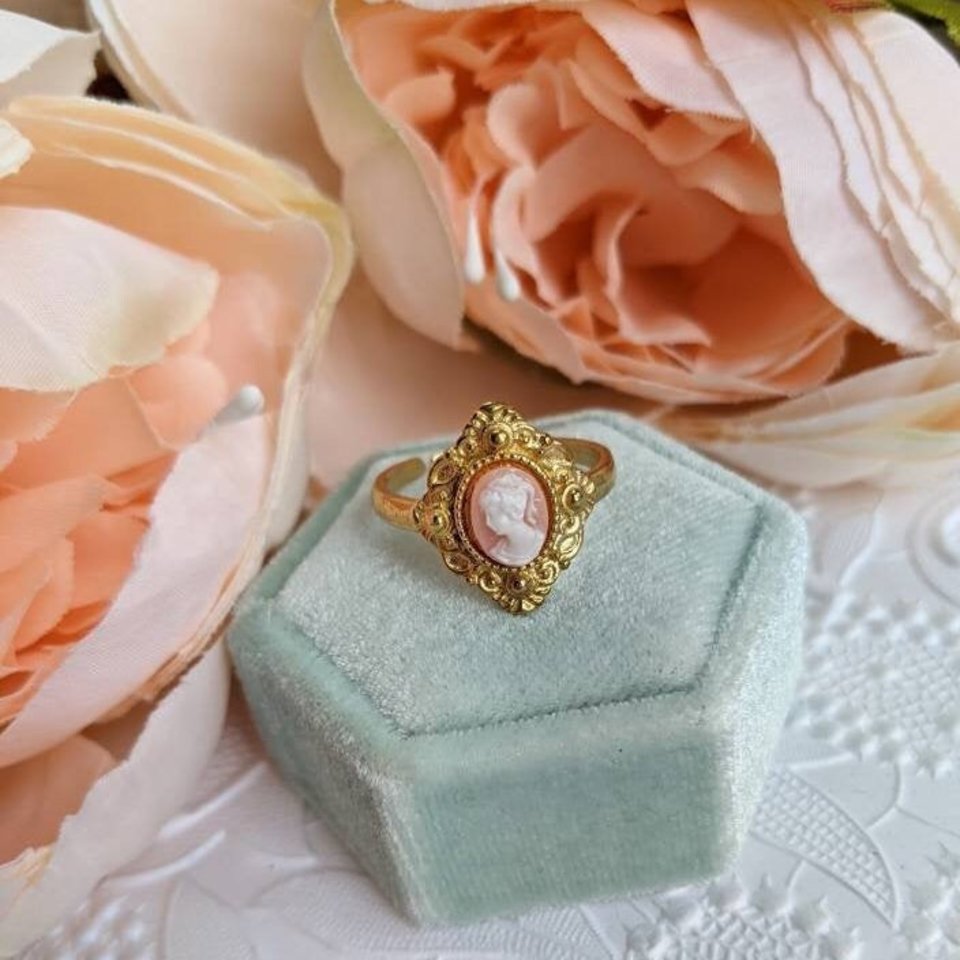 Cameo Ring, Victorian Cameo Ring, Antique Replica Cameo Jewelry, Vintage Style Jewelry Gift, Historical Jewelry, Adjustable Ring